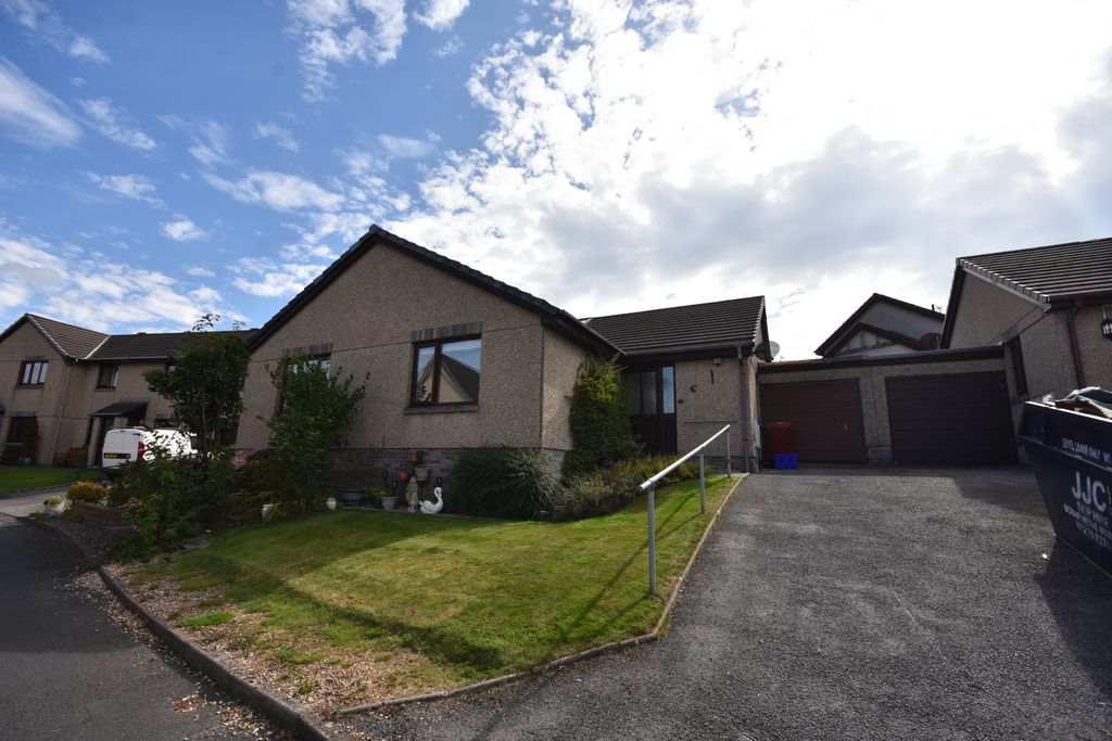 Property photo 1 of 12