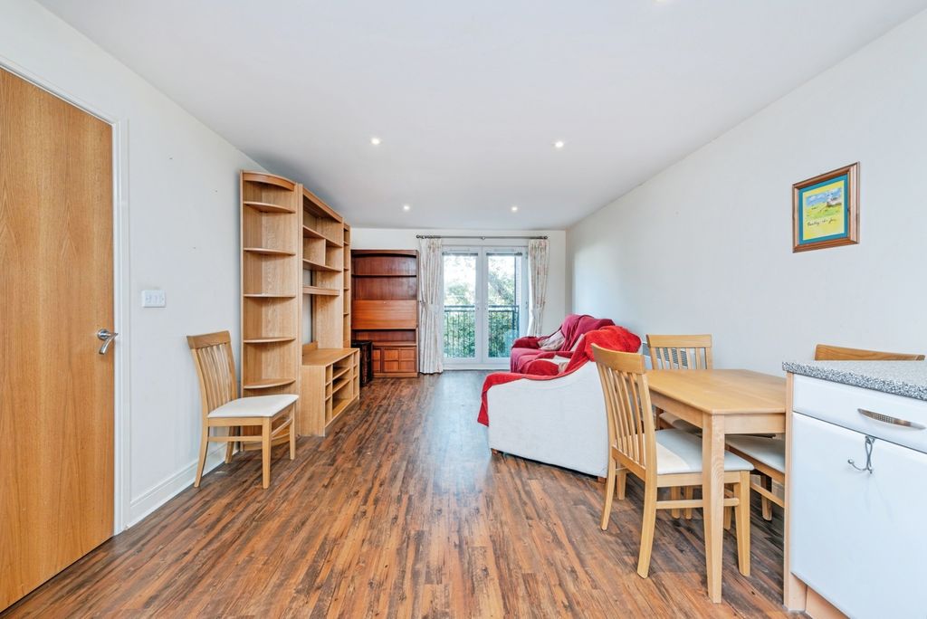 Additional image 6 of 2 bed flat for saleThe Wharf, Leighton Buzzard, Bedfordshire LU7