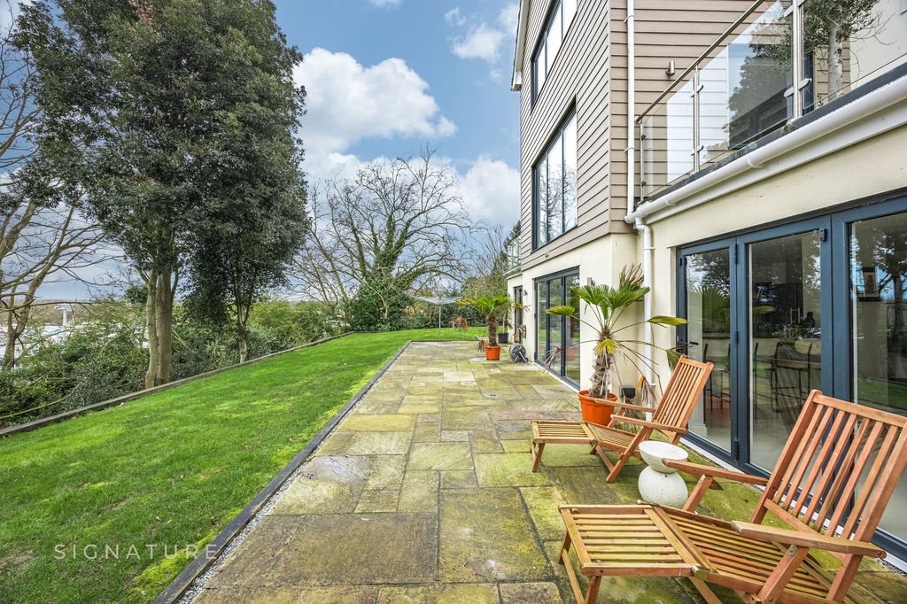 Property photo 3 of 33