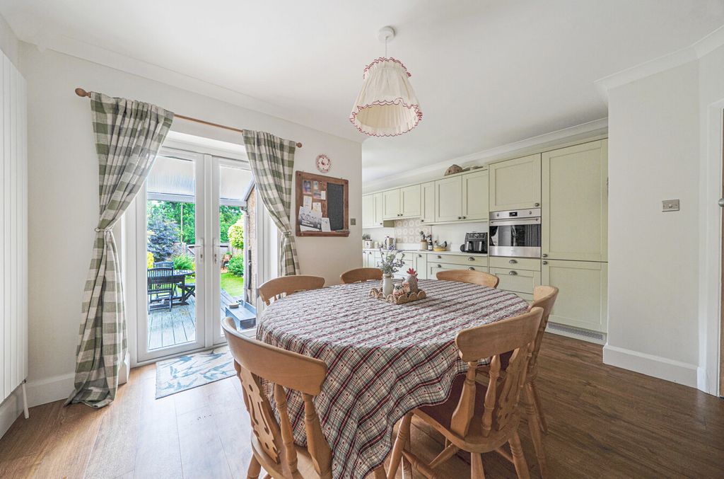 Property photo 3 of 12 1469513-10-6A1dc2...