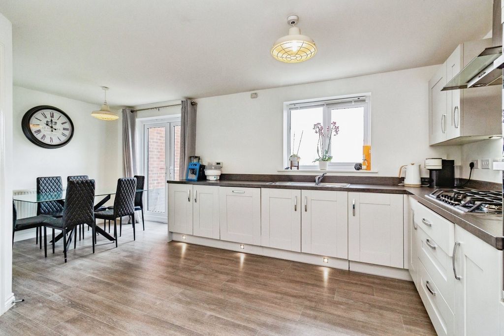 Property photo 2 of 26 Breakfast Kitchen