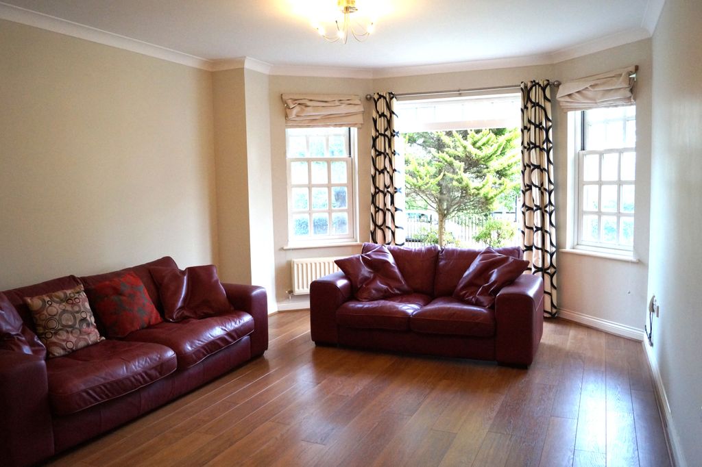 Property photo 3 of 12