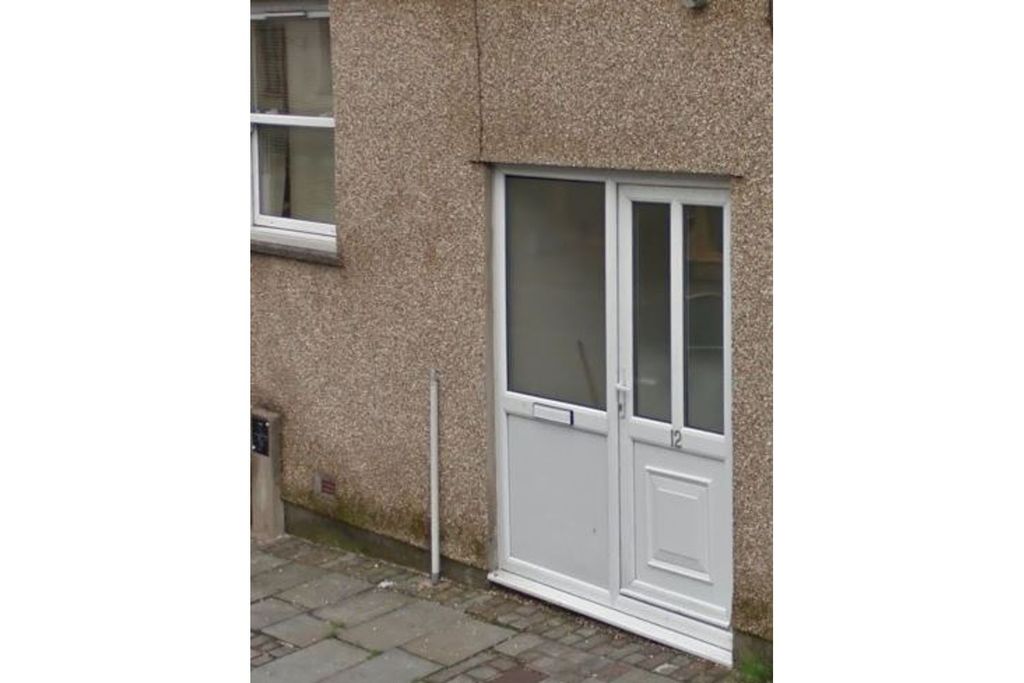 Property photo 2 of 9 Outside