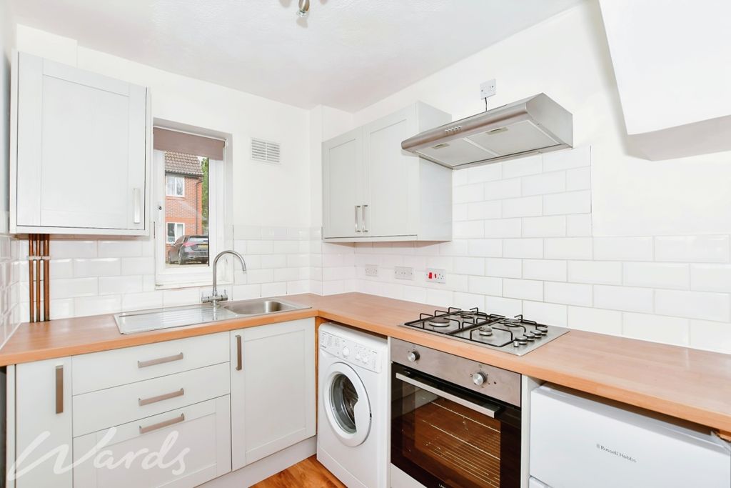 Property photo 2 of 8 Kitchen