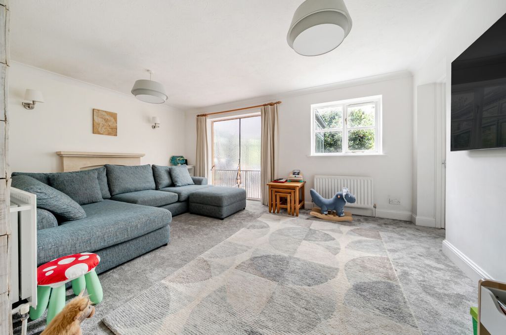 Property photo 2 of 15 1454619-16-69F9Ec...