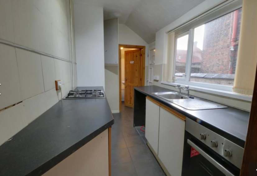 Property photo 3 of 8 Kitchen