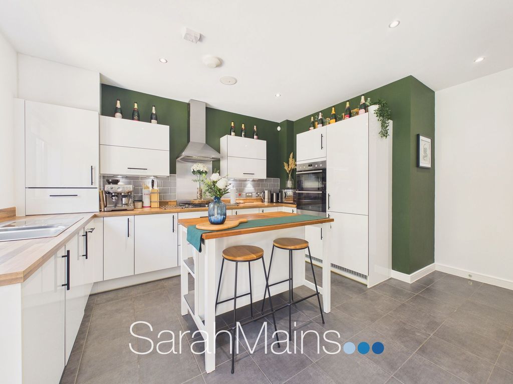 Property photo 2 of 15 Dining Kitchen