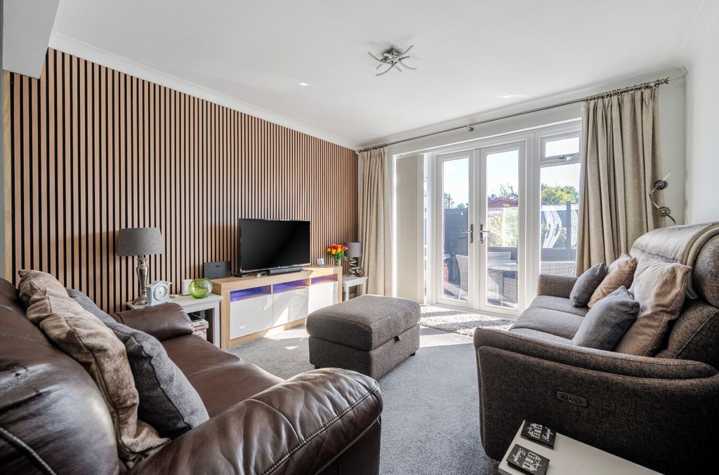 Property photo 2 of 14 1519595-8-6Aa02B8...
