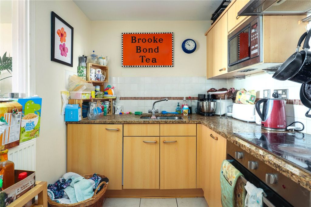 Property photo 3 of 17 Kitchen