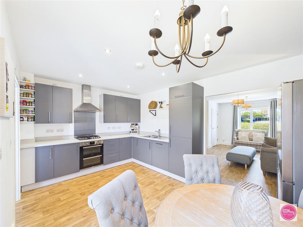 Property photo 3 of 30 Firnace Lane, Castle Gresley (7).Jpg