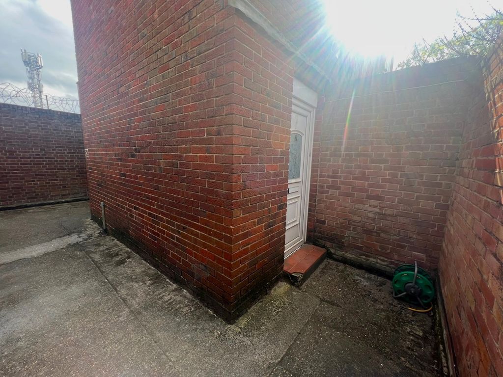 Property photo 1 of 9 Picture No. 11