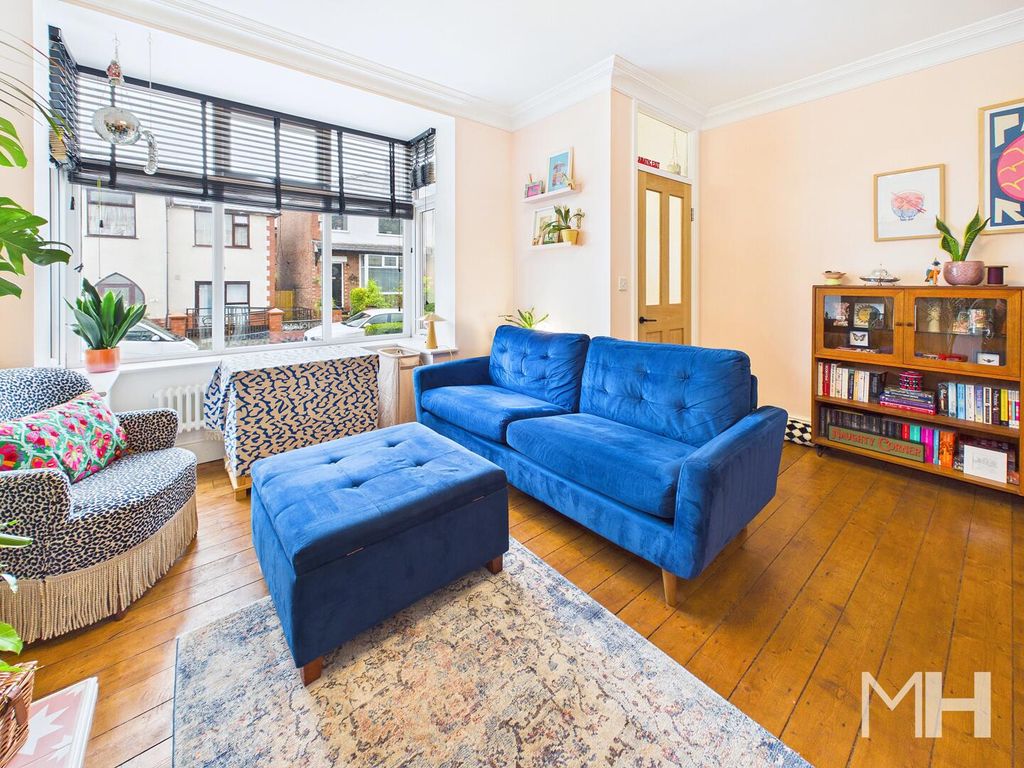 Property photo 3 of 18 Living Room