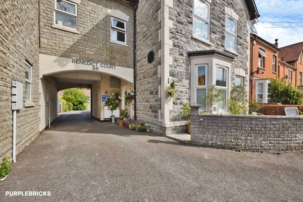 Property photo 2 of 21