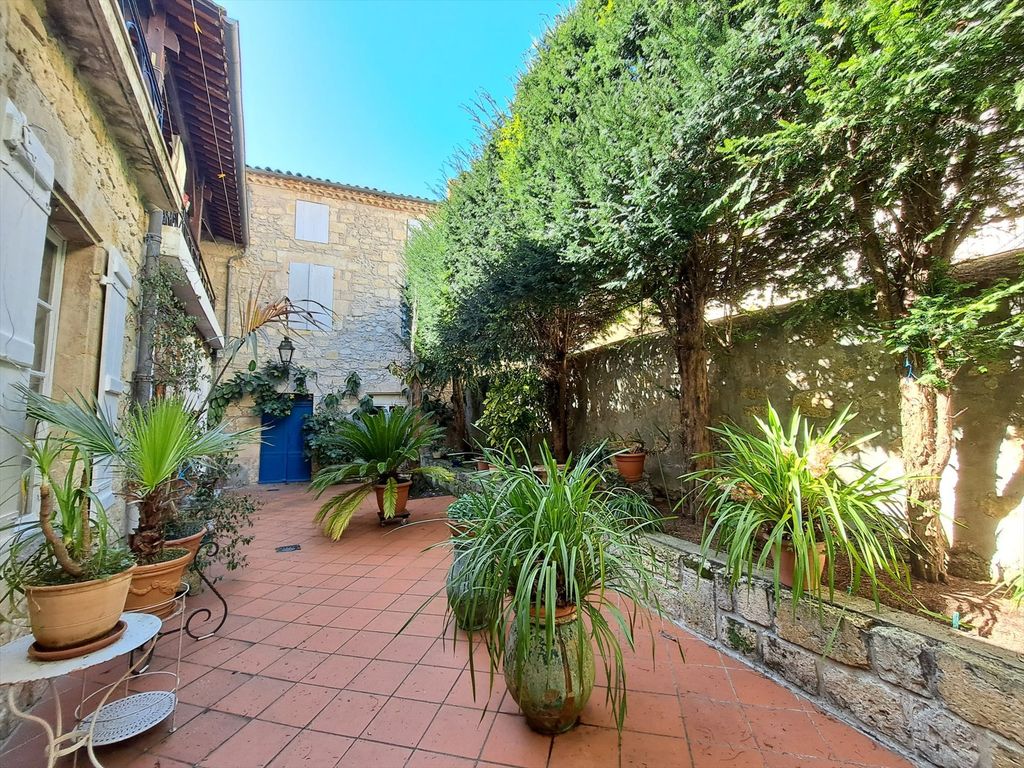 Property photo 1 of 19 Beautiful Town Property With Courtyard