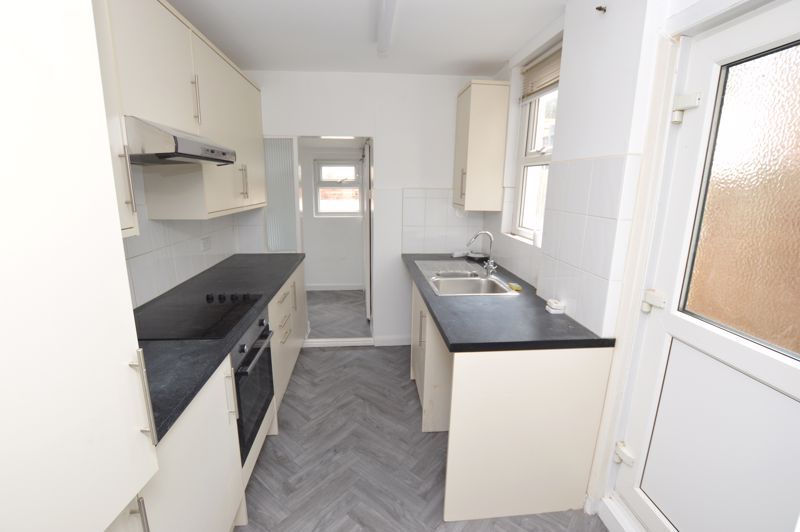 Property photo 2 of 8 Fitted Kitchen