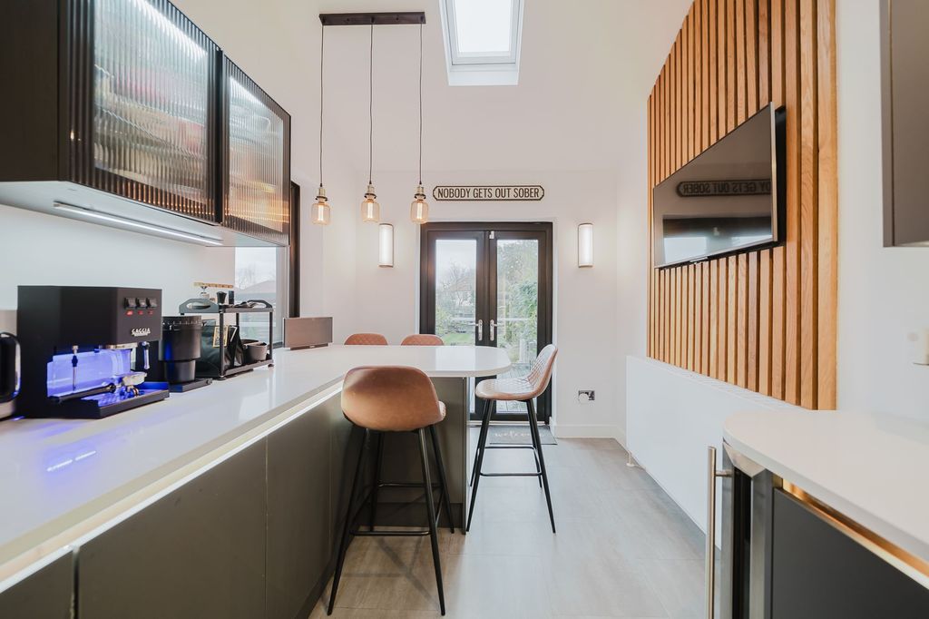 Property photo 2 of 26