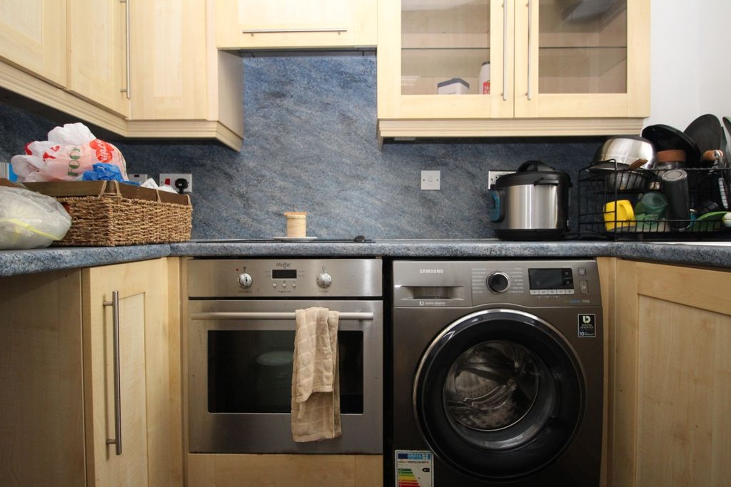 Property photo 2 of 6 Kitchen