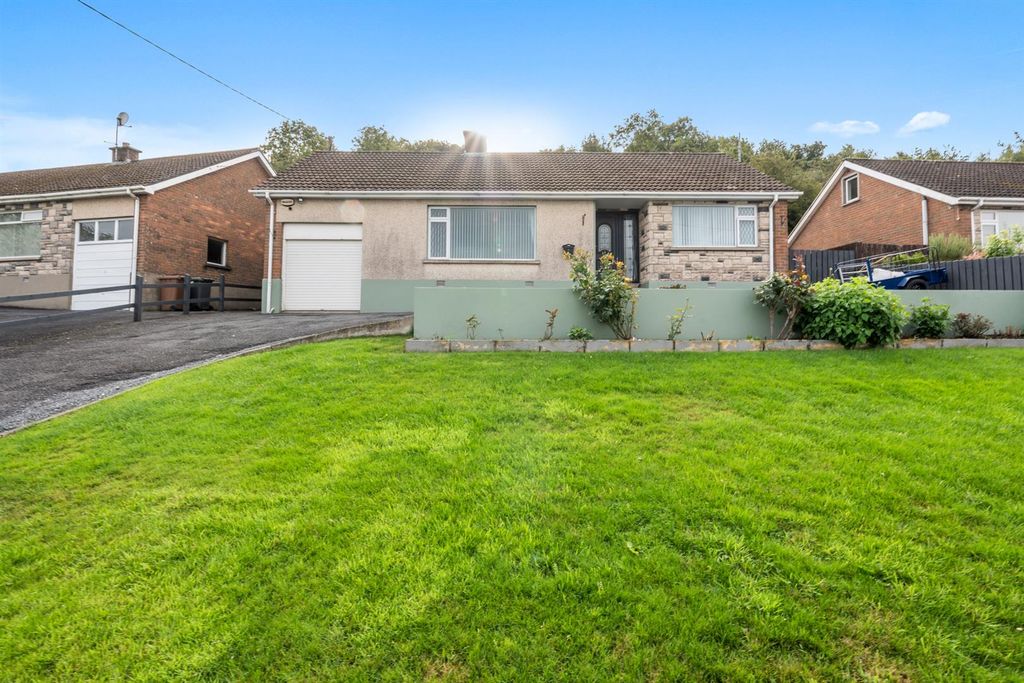 Property photo 1 of 26 17 Moss Road, Ballynahinch, BT24 8Eg  02.Jpg