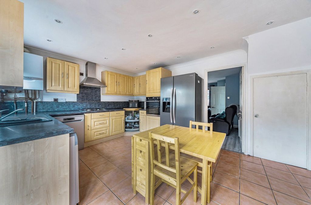 Property photo 2 of 15 1406002-8-697B554...