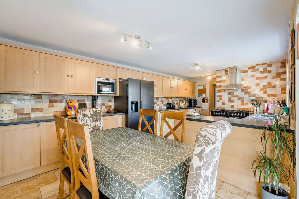 Property photo 2 of 19