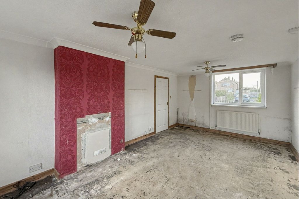 Property photo 2 of 14 61 Beverley Rise, Carlisle, Cumbria, Ca1 3Rx