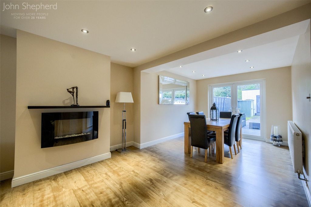 Property photo 2 of 21 Picture No. 11