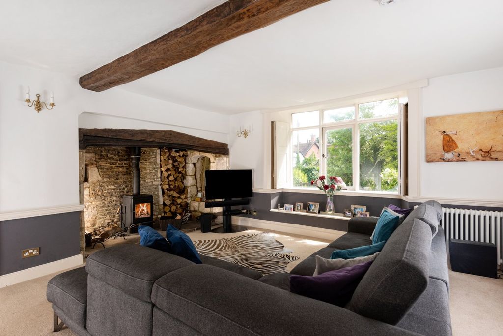 Property photo 3 of 18 Sitting Room