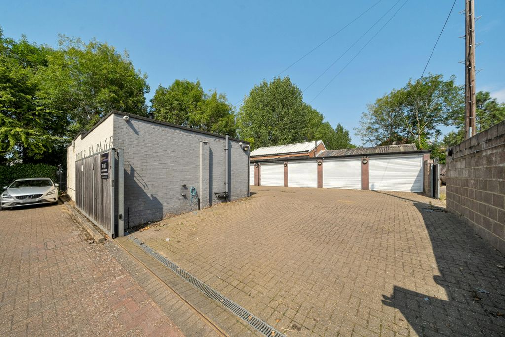 Property photo 2 of 8 1165535 4.Jpg