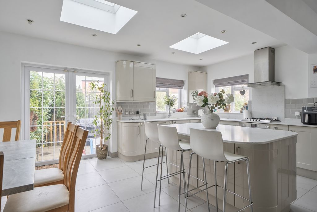 Property photo 2 of 15 1409881-19-69946c46Ddb61