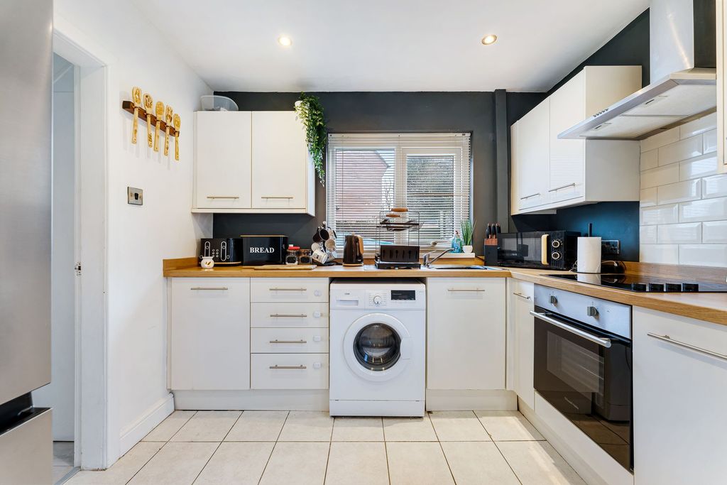 Property photo 3 of 23