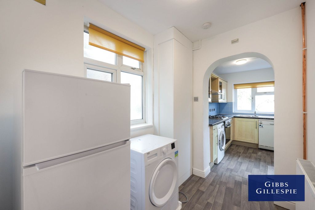 Property photo 3 of 10 4