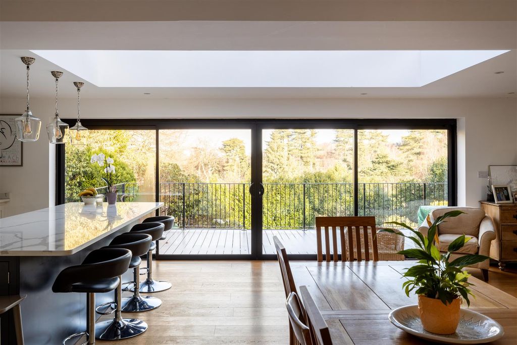 Property photo 3 of 28