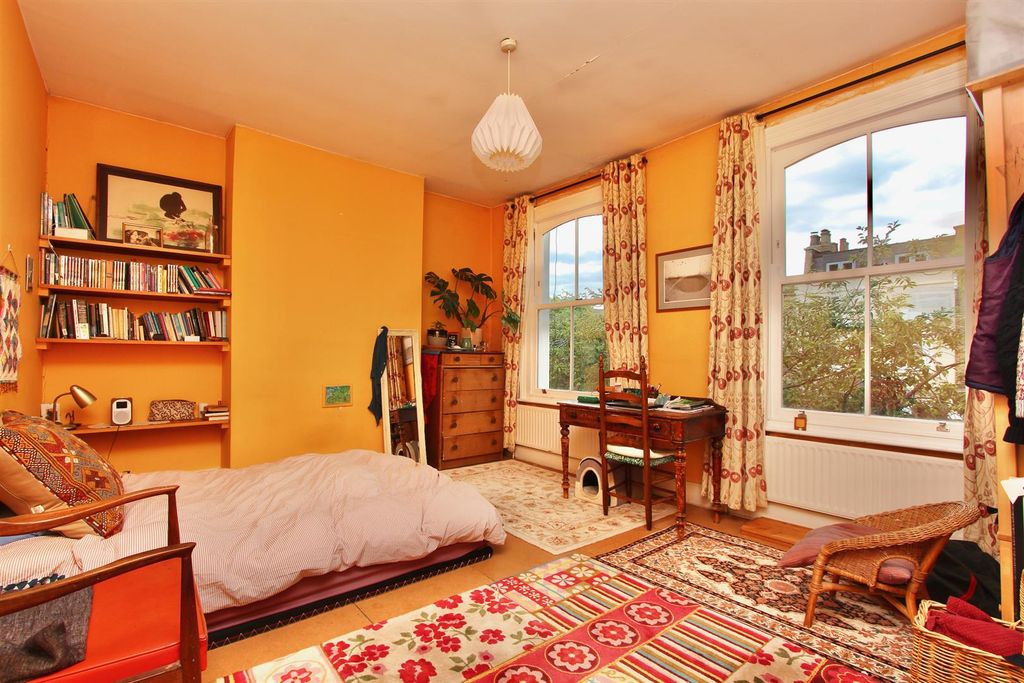 Property photo 3 of 25 Sydner Road, N16