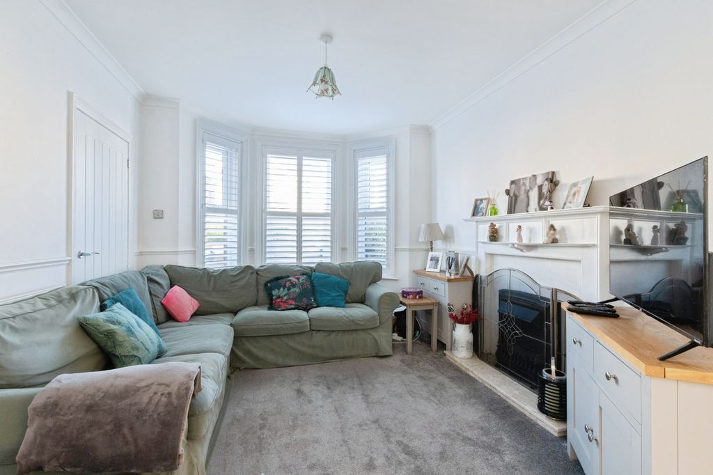 Property photo 2 of 20