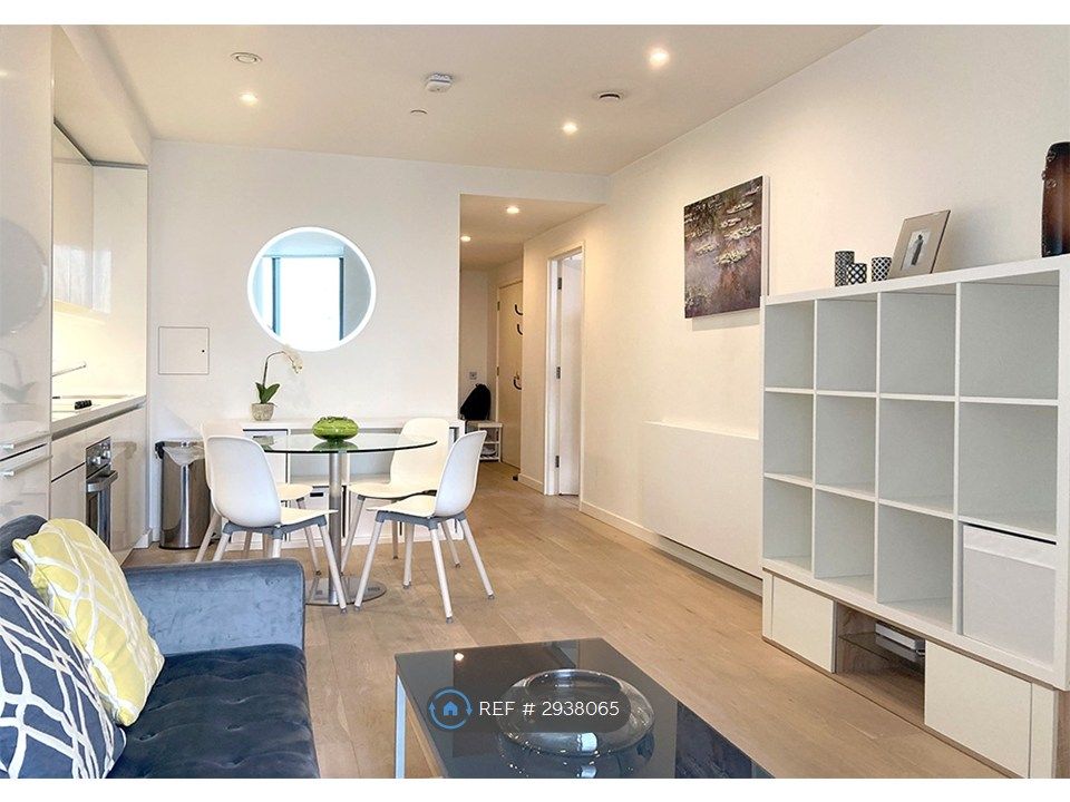 Property photo 3 of 7 Cosy Open Living Room