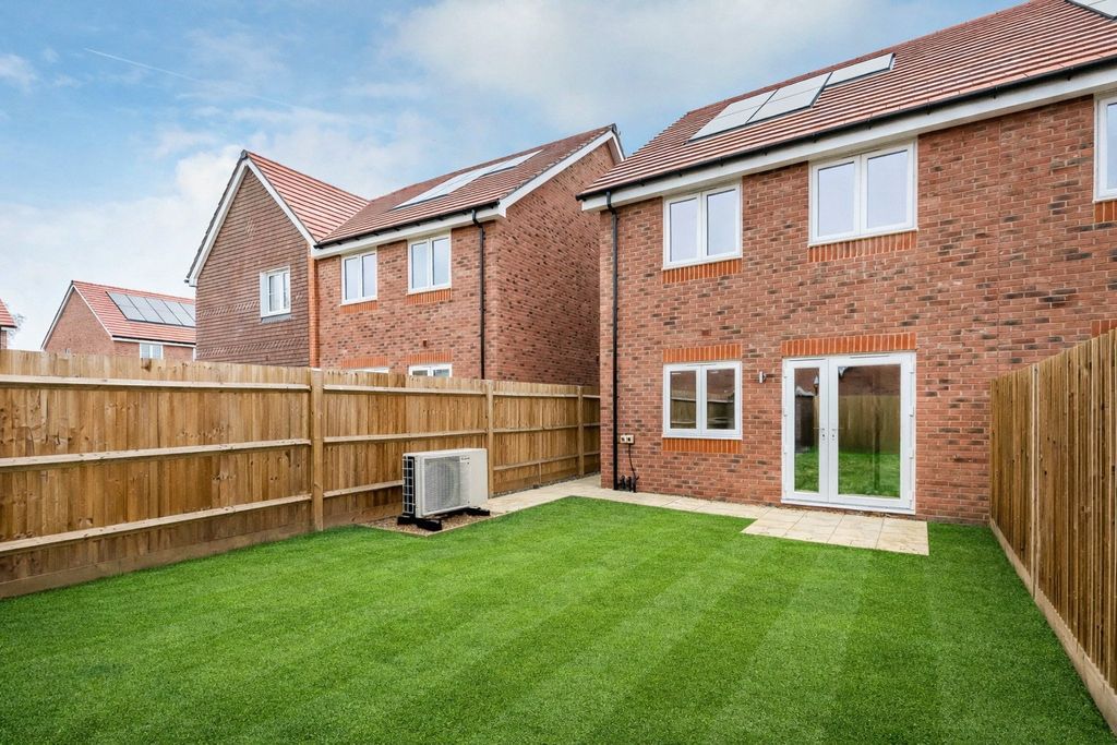 Property photo 3 of 24 Picture No. 68