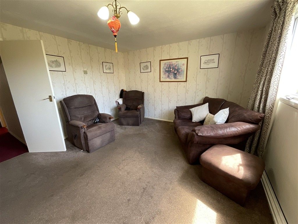 Property photo 3 of 10 Lounge