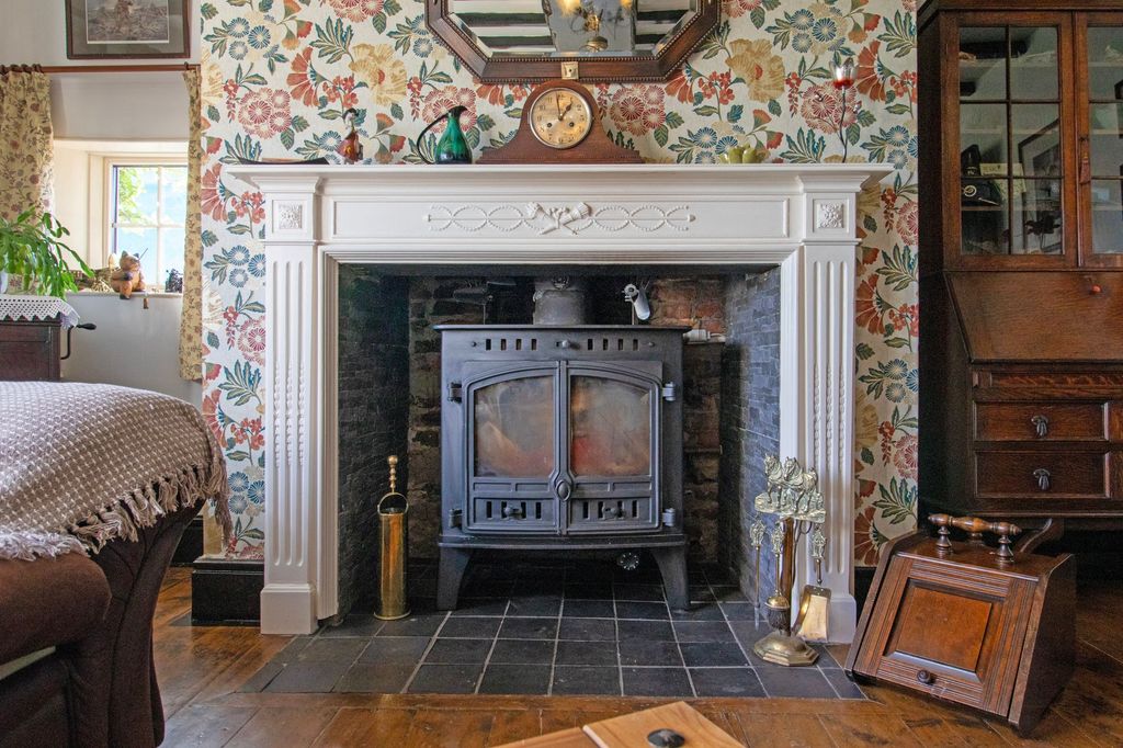 Property photo 3 of 34