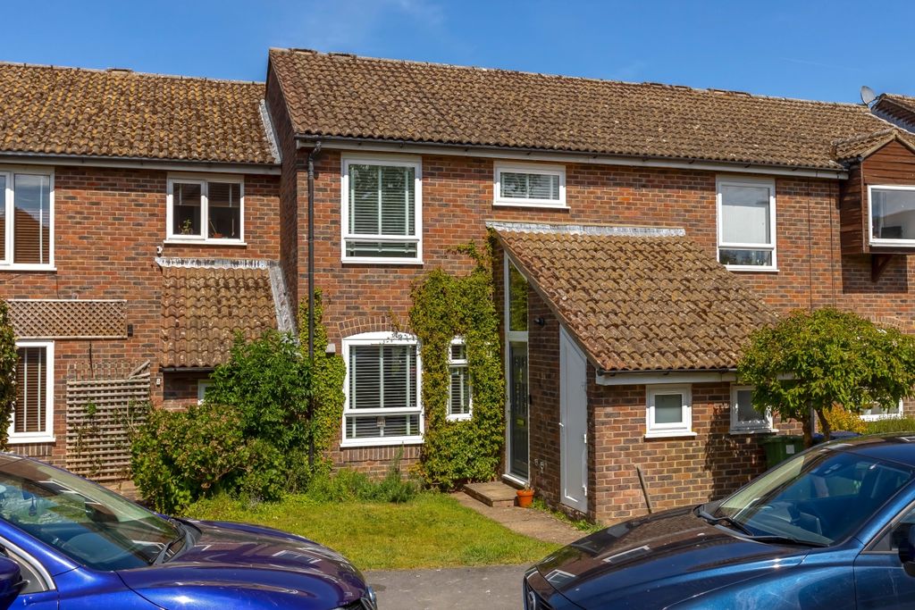 Property photo 1 of 25 Swan Close_25