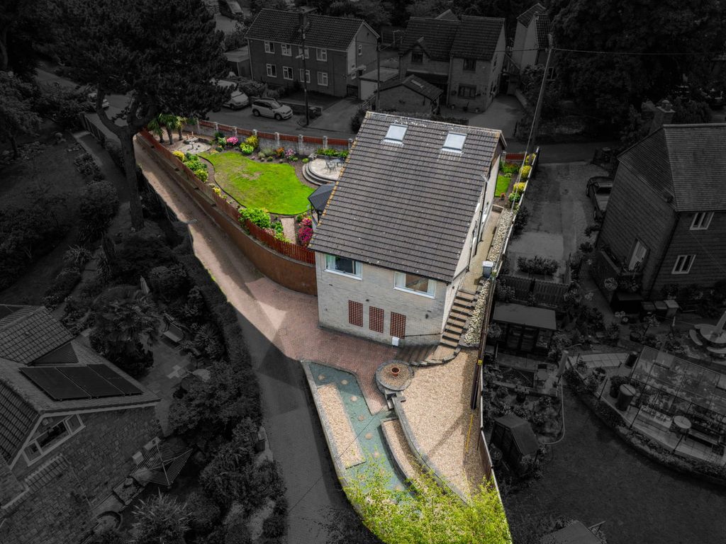 Property photo 2 of 42