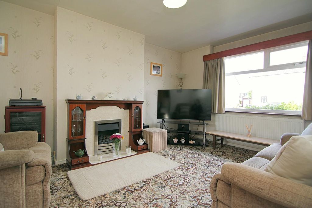 Property photo 2 of 20 Living Room