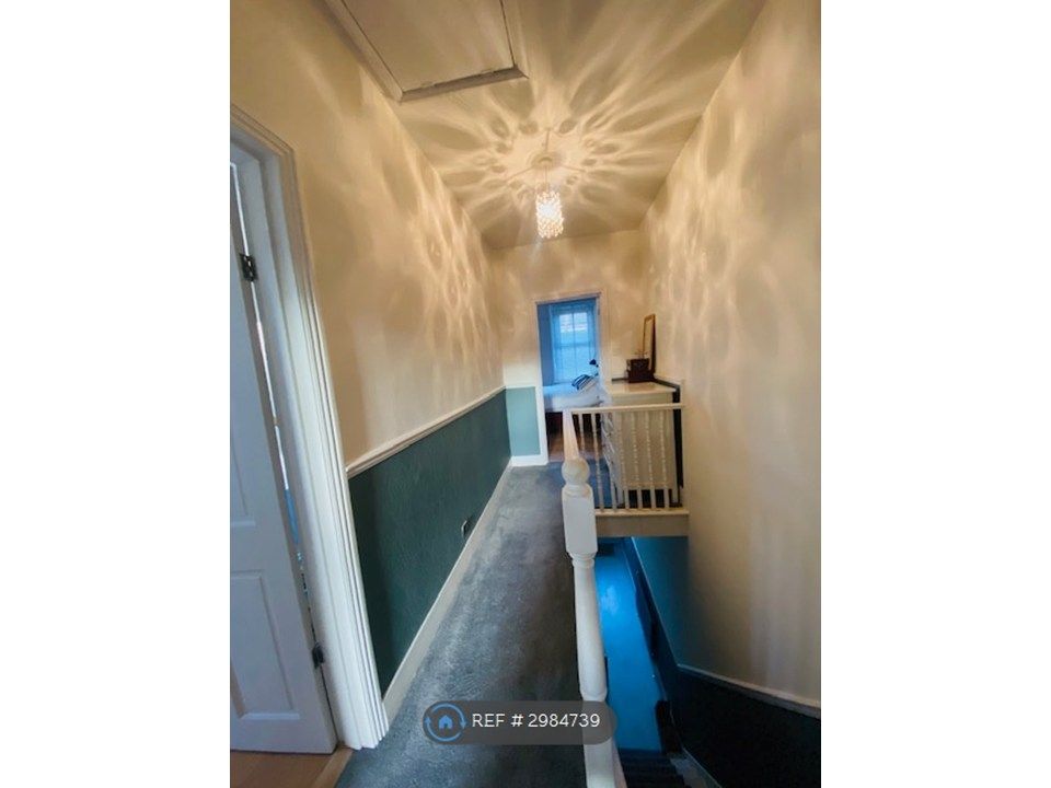 Property photo 2 of 11 Landing
