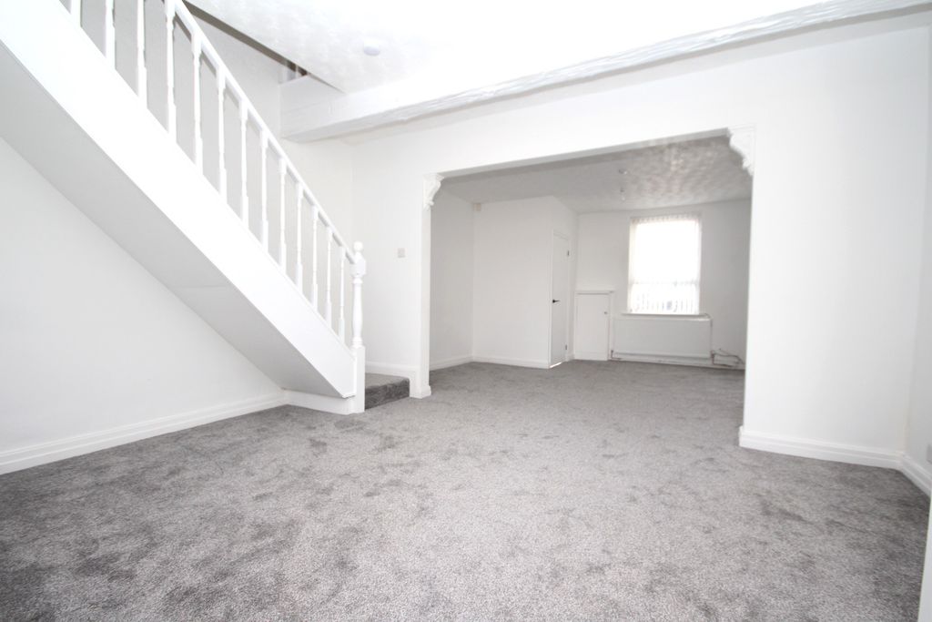 Property photo 3 of 12 Dining/ Living Room