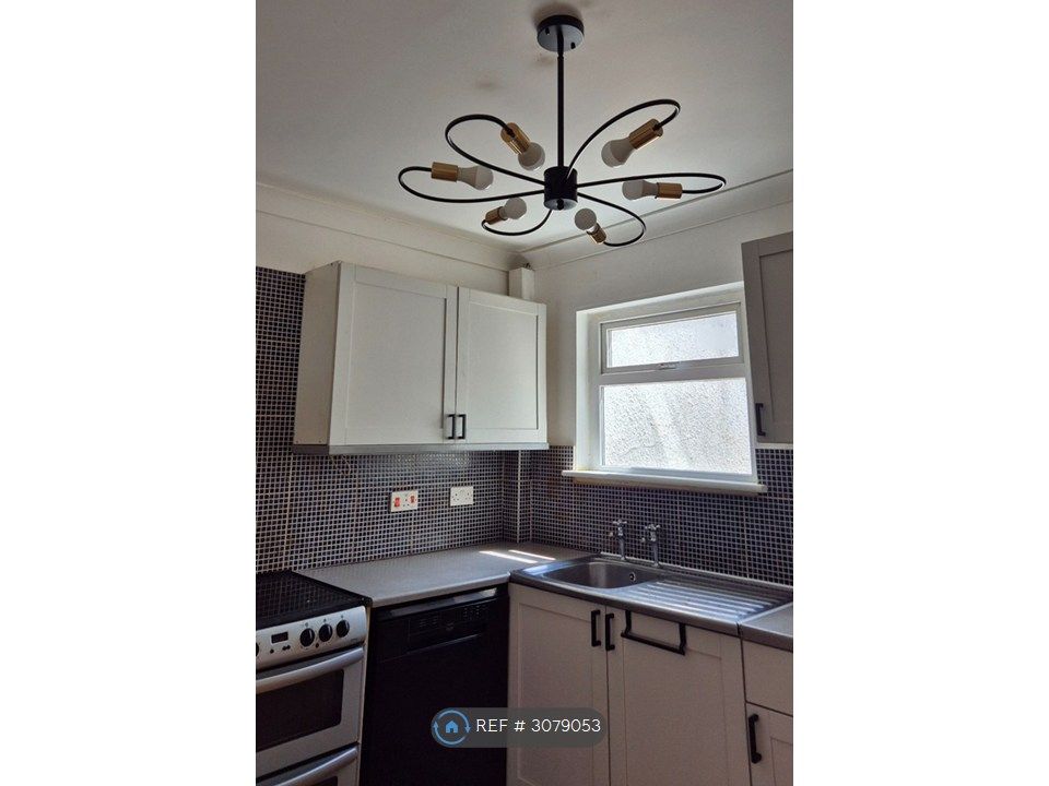 Property photo 1 of 6 Kitchen