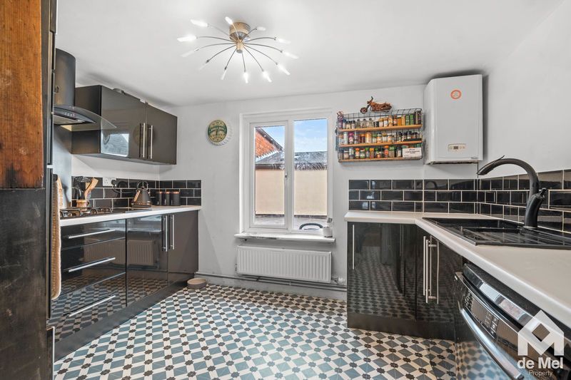 Property photo 2 of 7 Photo 5