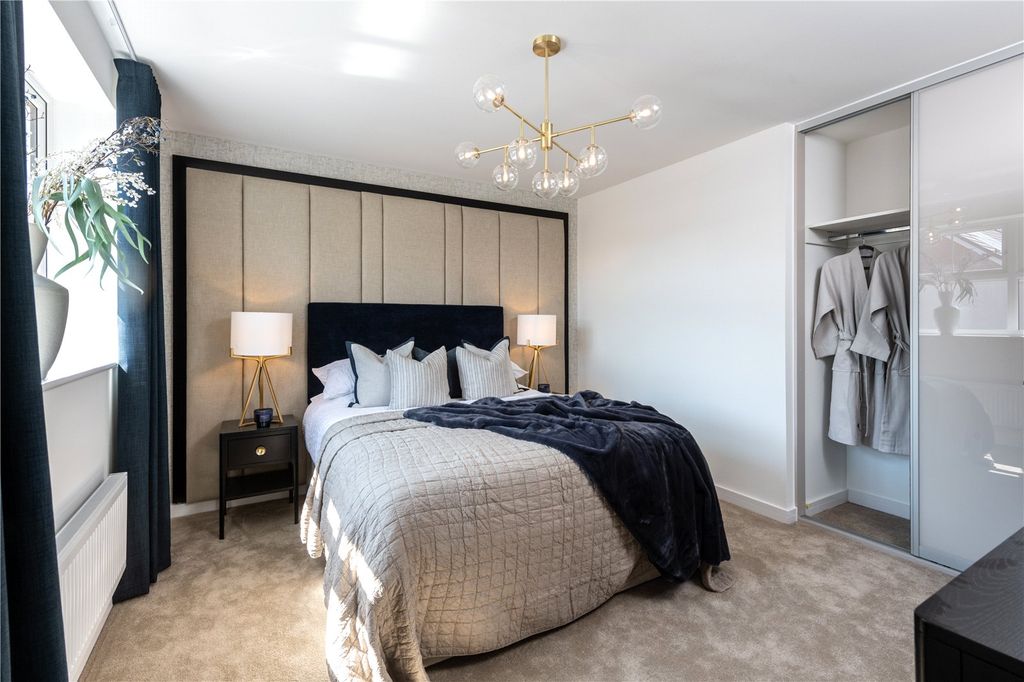 Property photo 2 of 8 Bedroom