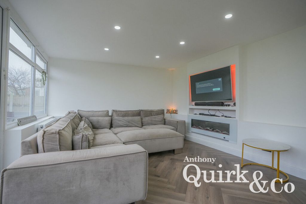 Property photo 3 of 22