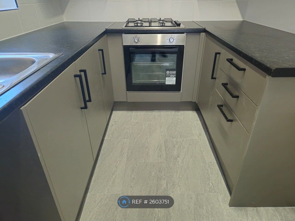 Property photo 2 of 14 New Fitted Kitchen