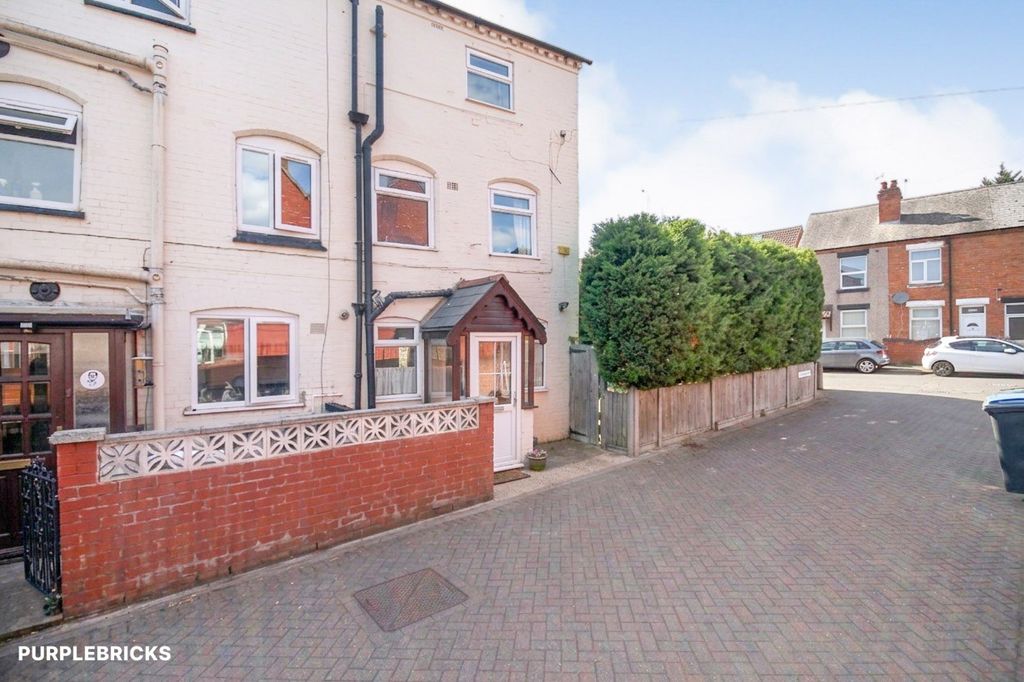 Property photo 3 of 18