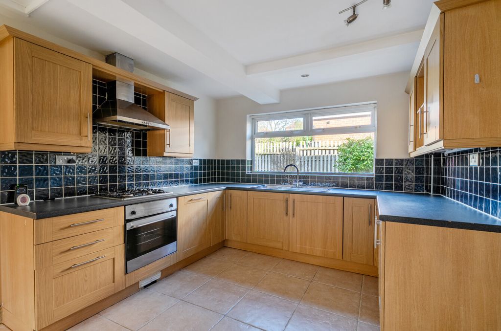 Property photo 2 of 24 Kitchen